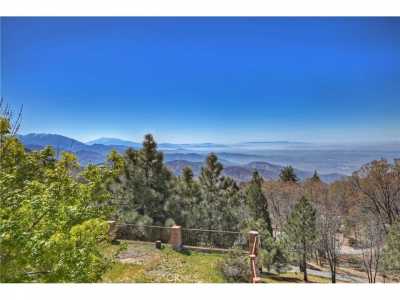 Home For Sale in Running Springs, California