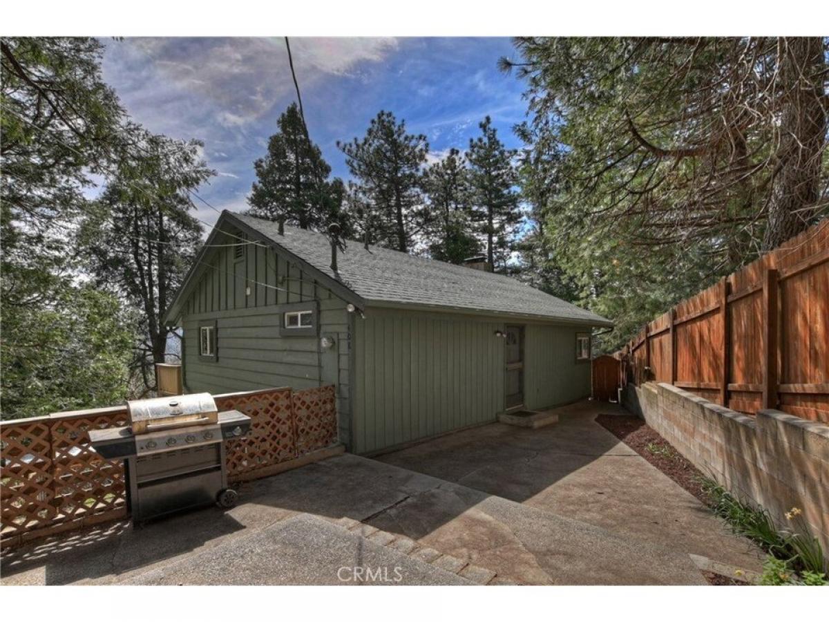 Picture of Home For Sale in Cedarpines Park, California, United States