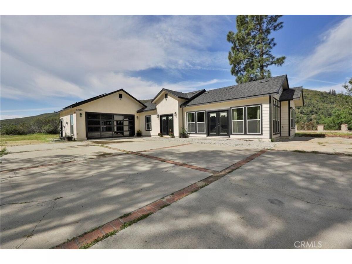 Picture of Home For Sale in San Bernardino, California, United States