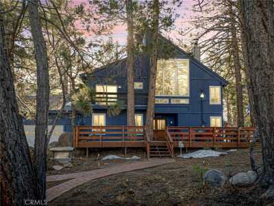 Home For Sale in Running Springs, California