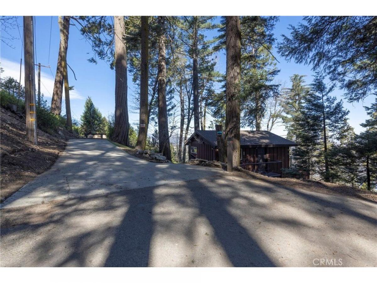 Picture of Home For Sale in Cedarpines Park, California, United States