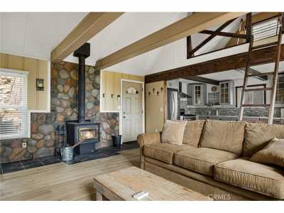 Home For Sale in Crestline, California