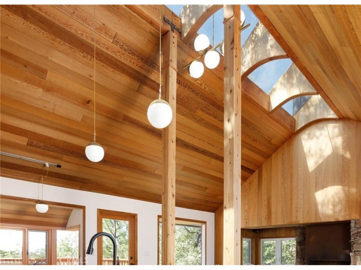 Picture of Home For Sale in Lake Arrowhead, California, United States