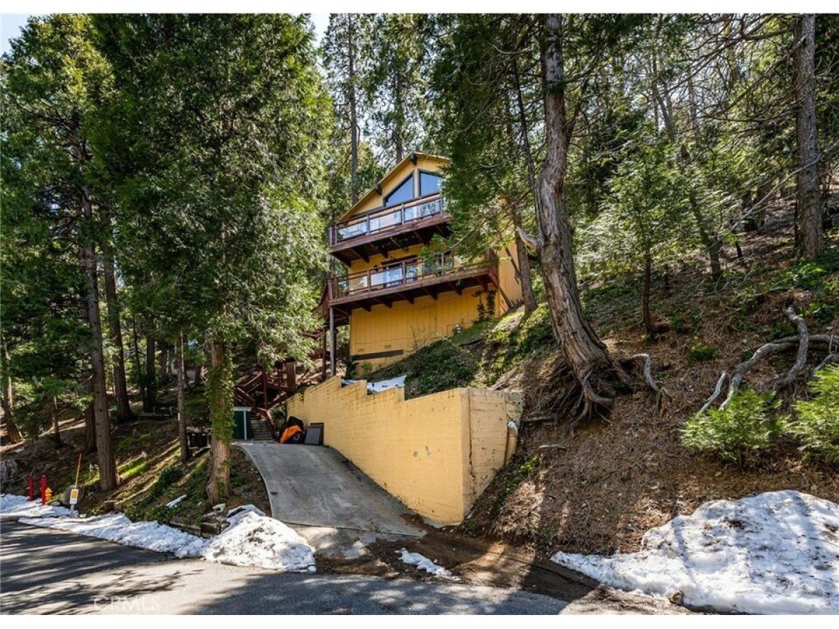 Picture of Home For Sale in Crestline, California, United States