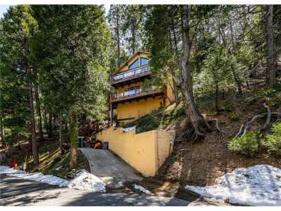Home For Sale in Crestline, California