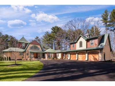 Home For Sale in Kittery, Maine