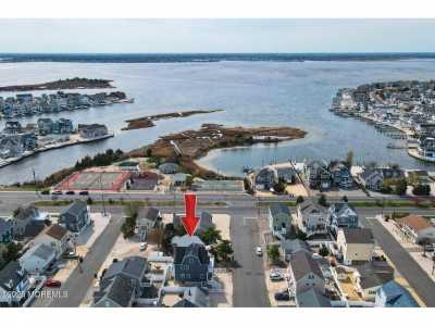 Home For Sale in Ortley Beach, New Jersey