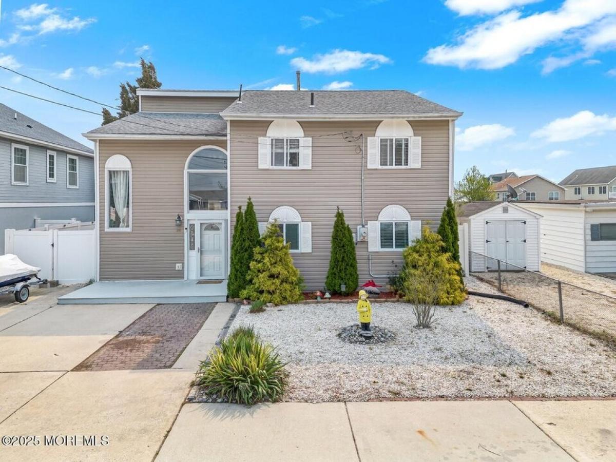 Picture of Home For Sale in Little Egg Harbor, New Jersey, United States