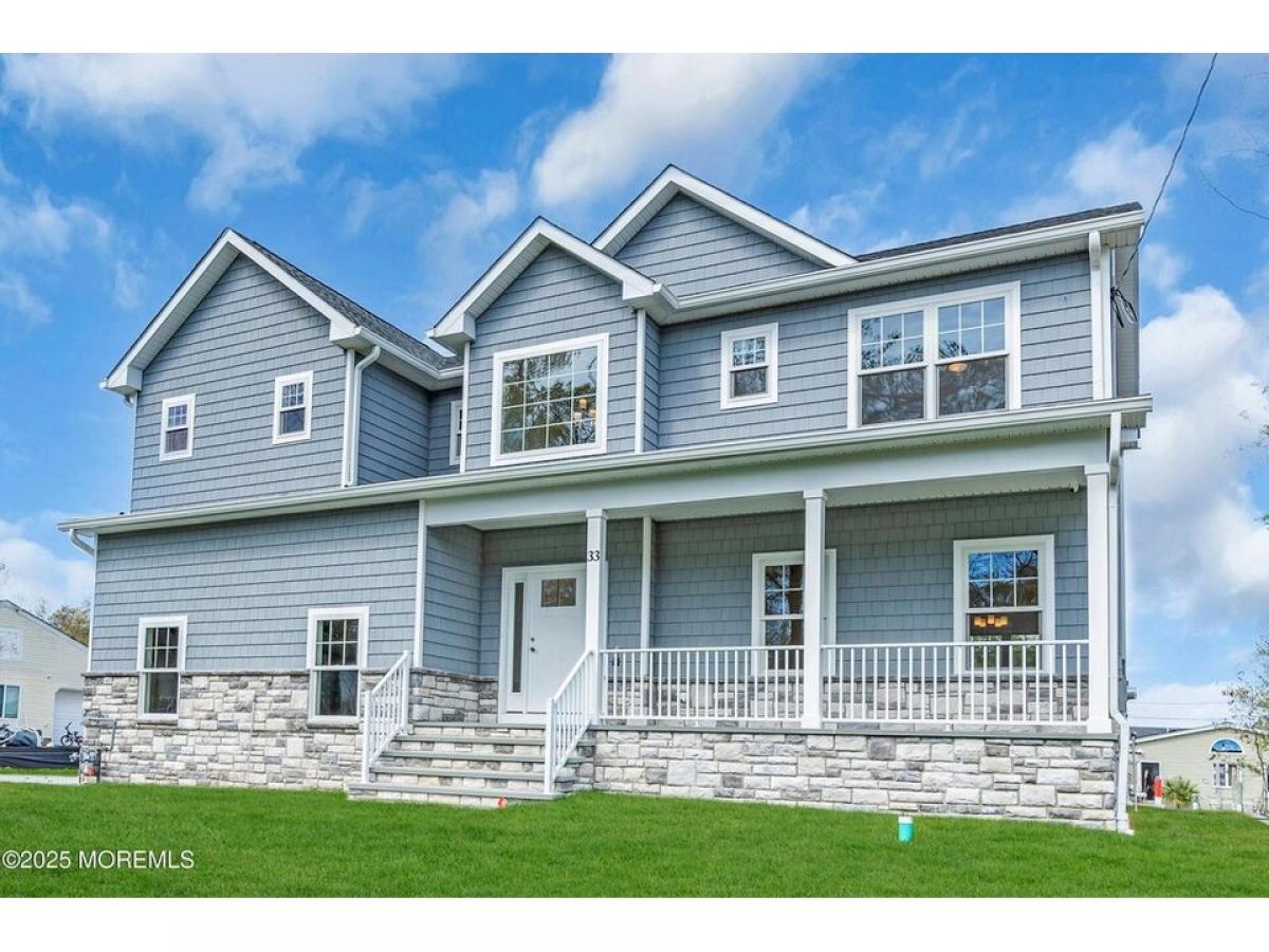 Picture of Home For Sale in Waretown, New Jersey, United States