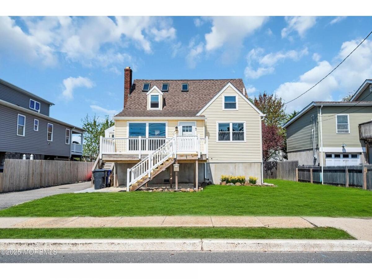 Picture of Home For Sale in Seaside Heights, New Jersey, United States