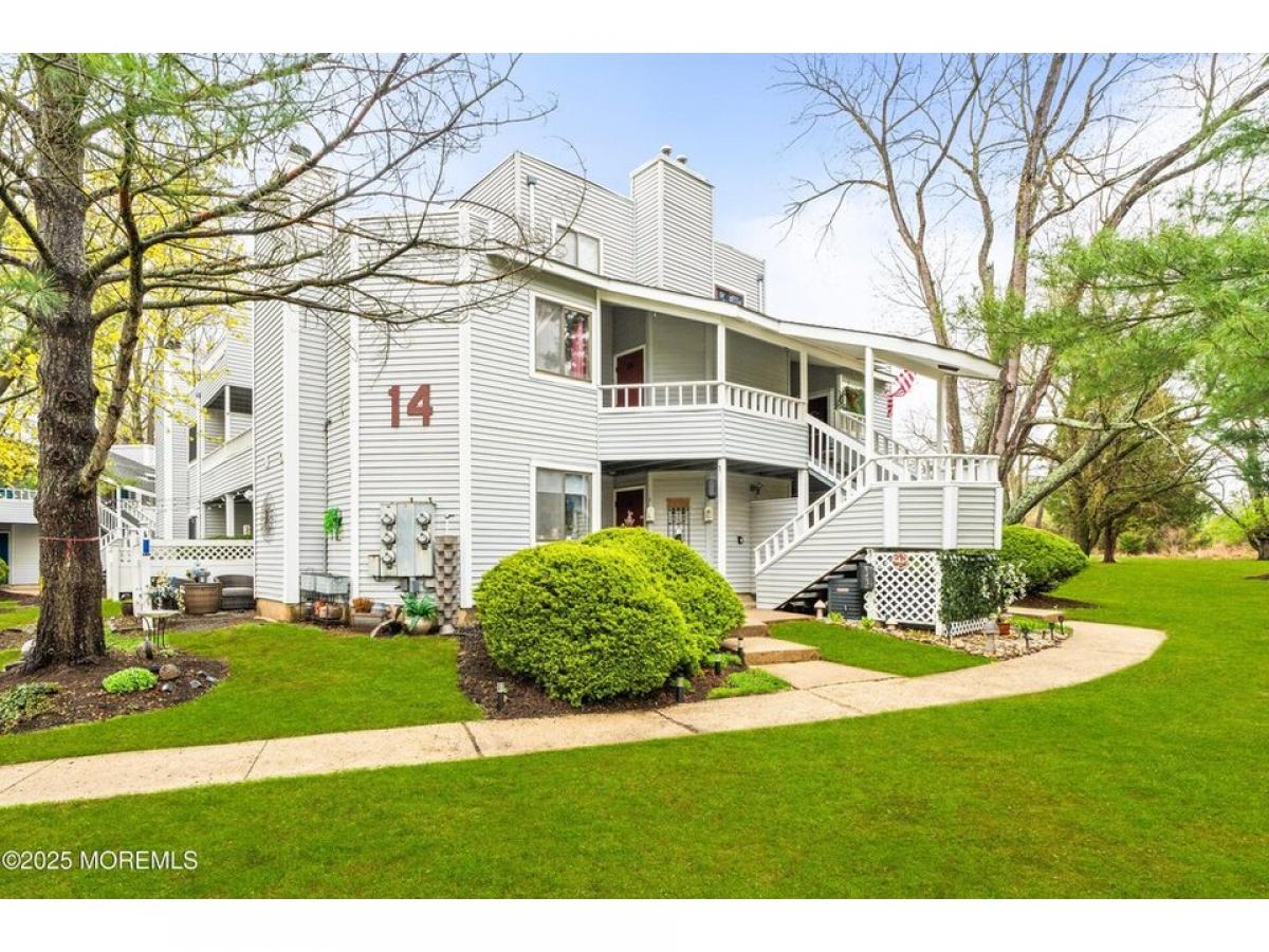 Picture of Home For Sale in Sicklerville, New Jersey, United States