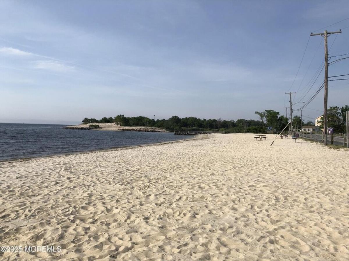 Picture of Home For Sale in Bayville, New Jersey, United States