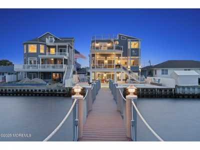 Home For Sale in Toms River, New Jersey