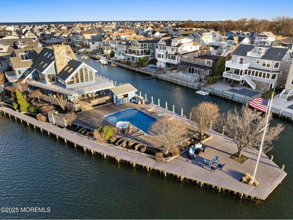 Picture of Home For Sale in Manasquan, New Jersey, United States