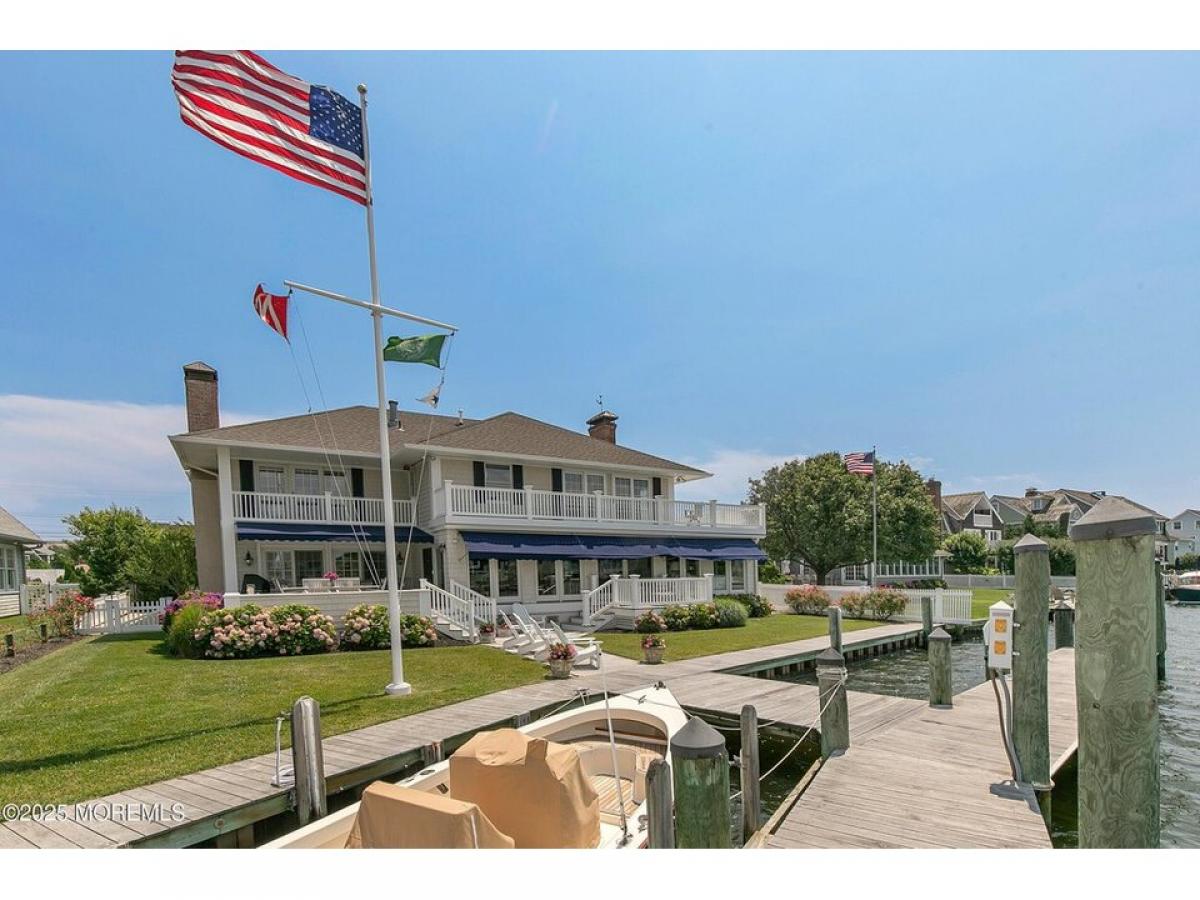 Picture of Home For Sale in Mantoloking, New Jersey, United States