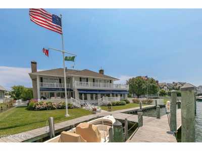 Home For Sale in Mantoloking, New Jersey