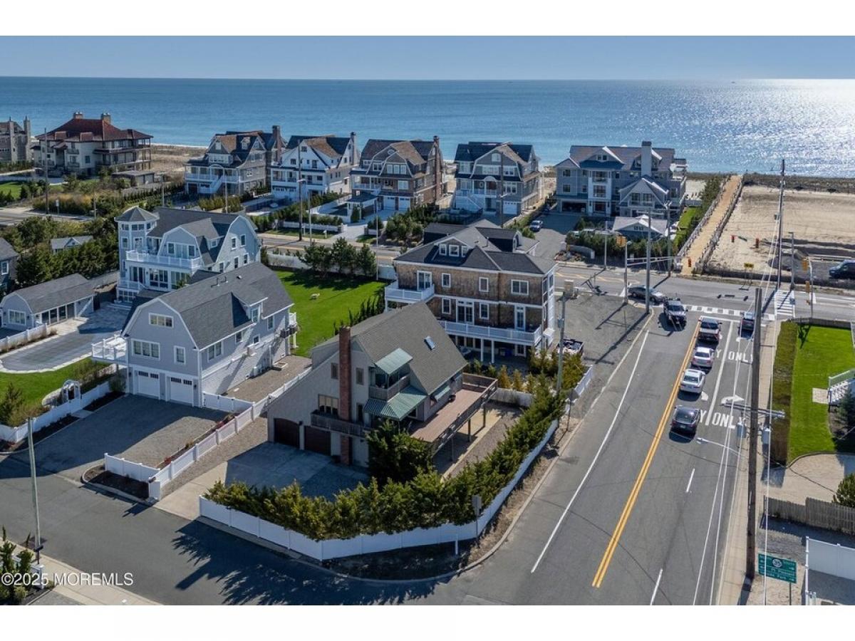 Picture of Home For Sale in Mantoloking, New Jersey, United States