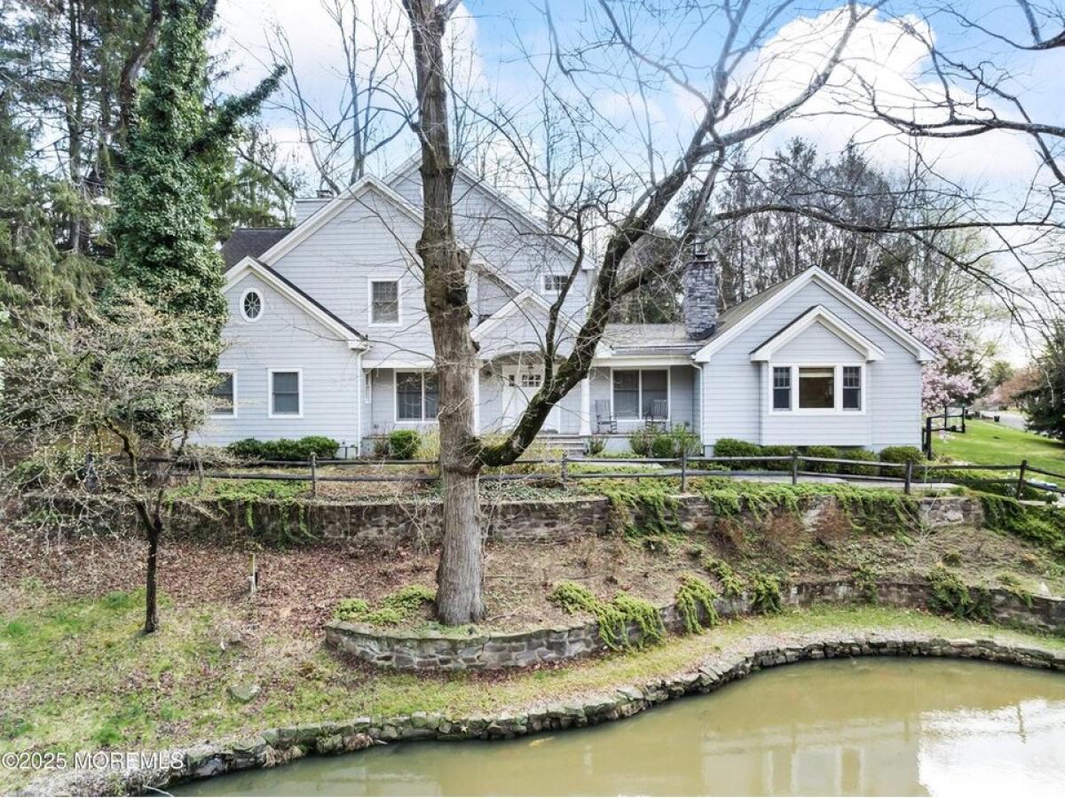 Picture of Home For Sale in Middletown, New Jersey, United States