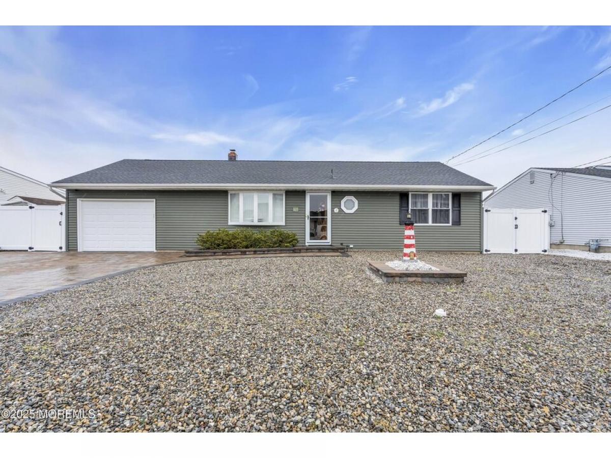 Picture of Home For Sale in Forked River, New Jersey, United States