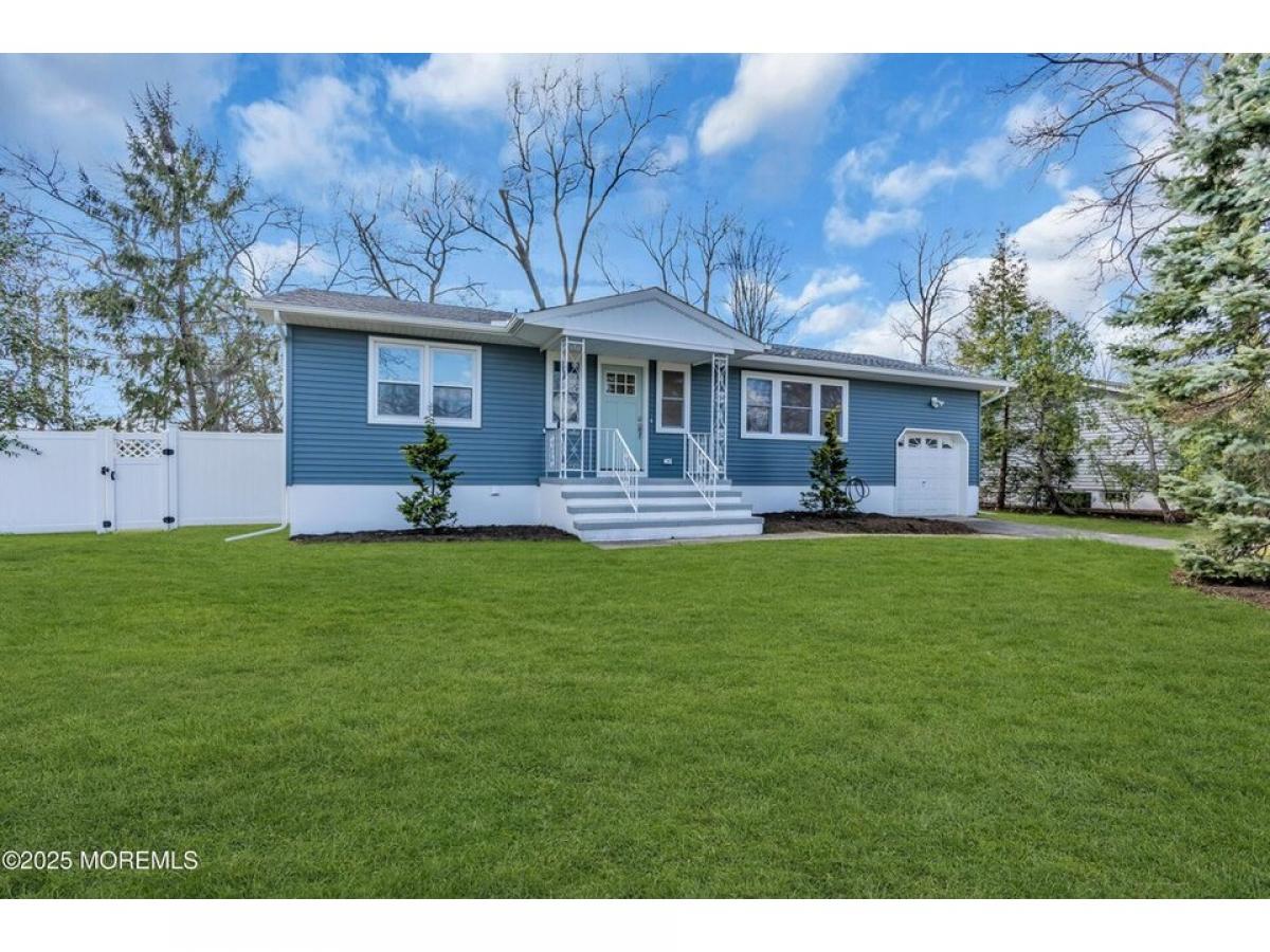 Picture of Home For Sale in Brick, New Jersey, United States