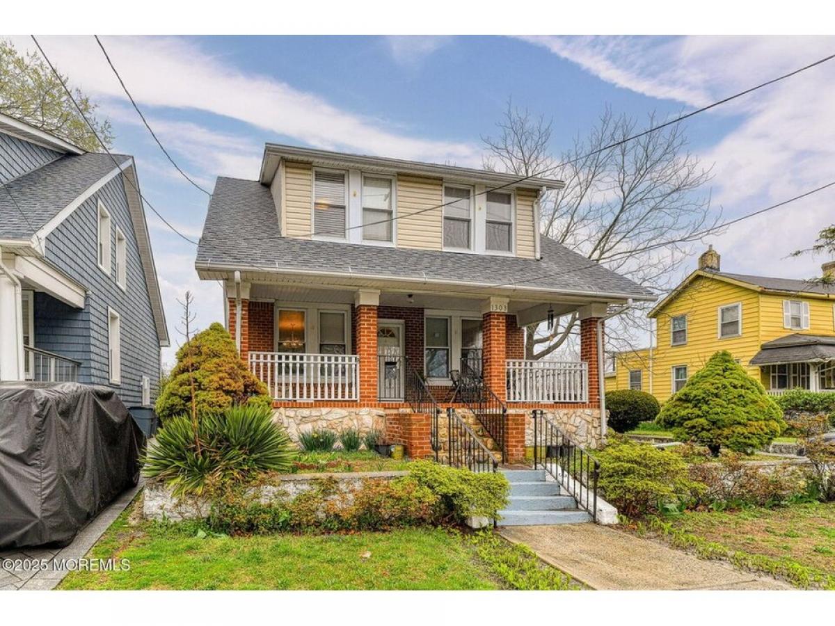 Picture of Home For Sale in Asbury Park, New Jersey, United States