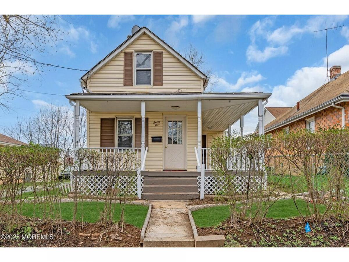 Picture of Home For Sale in Freehold, New Jersey, United States