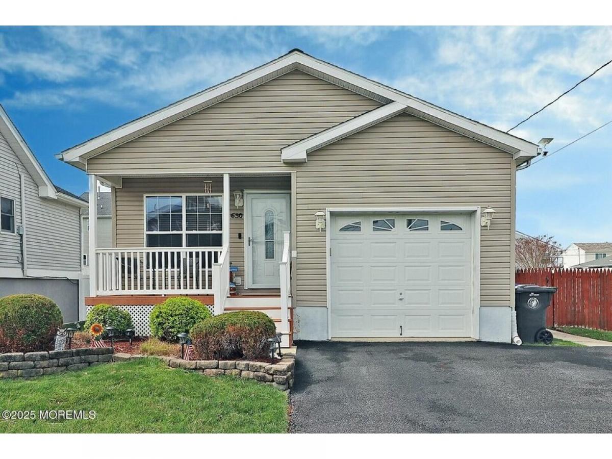 Picture of Home For Sale in Toms River, New Jersey, United States