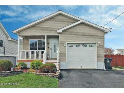 Home For Sale in Toms River, New Jersey