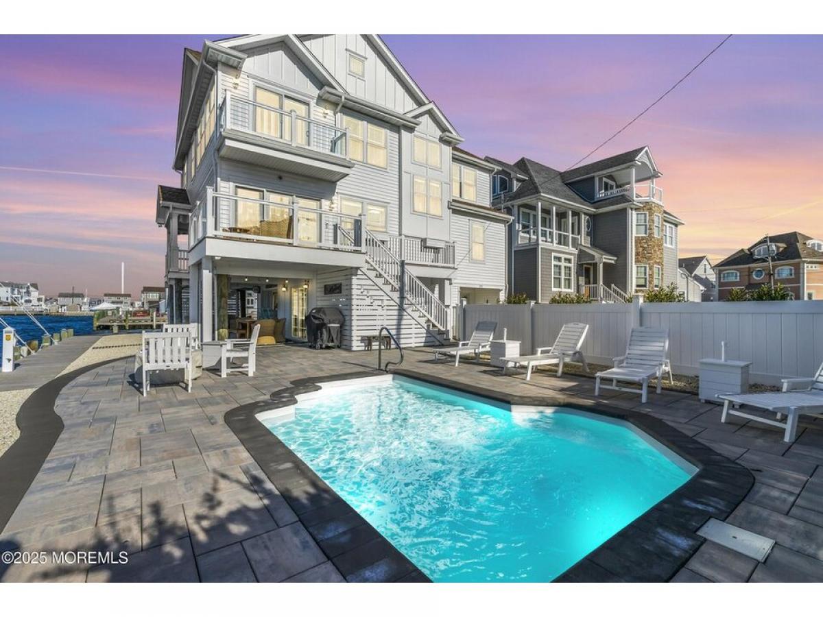 Picture of Home For Sale in Lavallette, New Jersey, United States