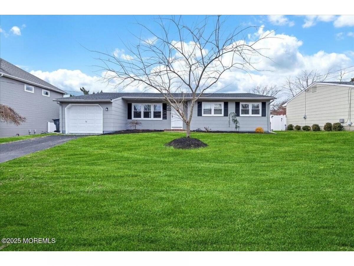 Picture of Home For Sale in Brick, New Jersey, United States