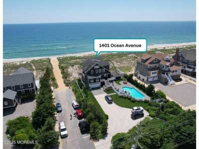 Home For Sale in Mantoloking, New Jersey