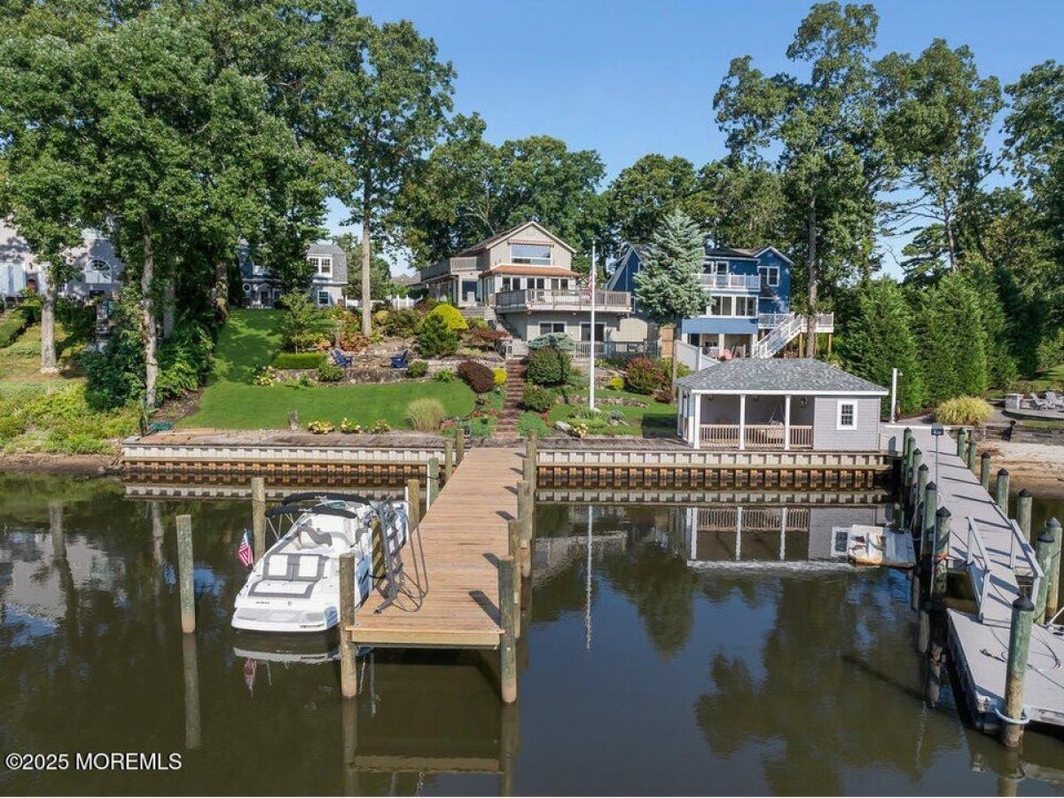 Picture of Home For Sale in Brick, New Jersey, United States