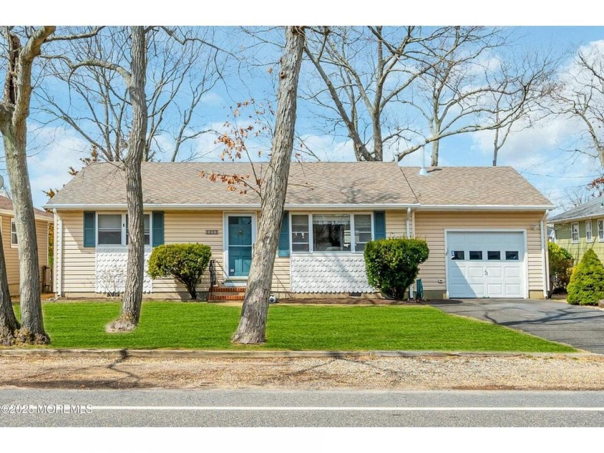 Picture of Home For Sale in Point Pleasant, New Jersey, United States