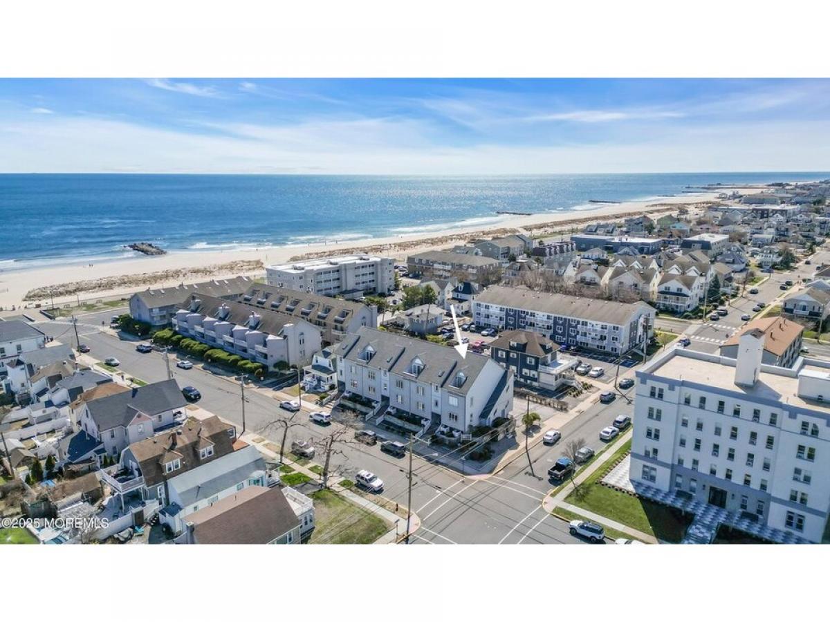 Picture of Home For Sale in Bradley Beach, New Jersey, United States
