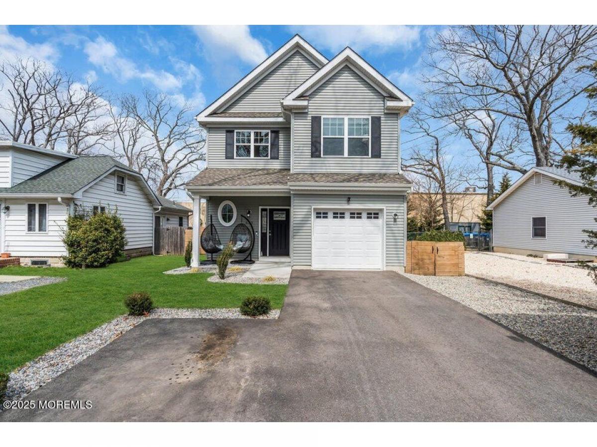 Picture of Home For Sale in Toms River, New Jersey, United States