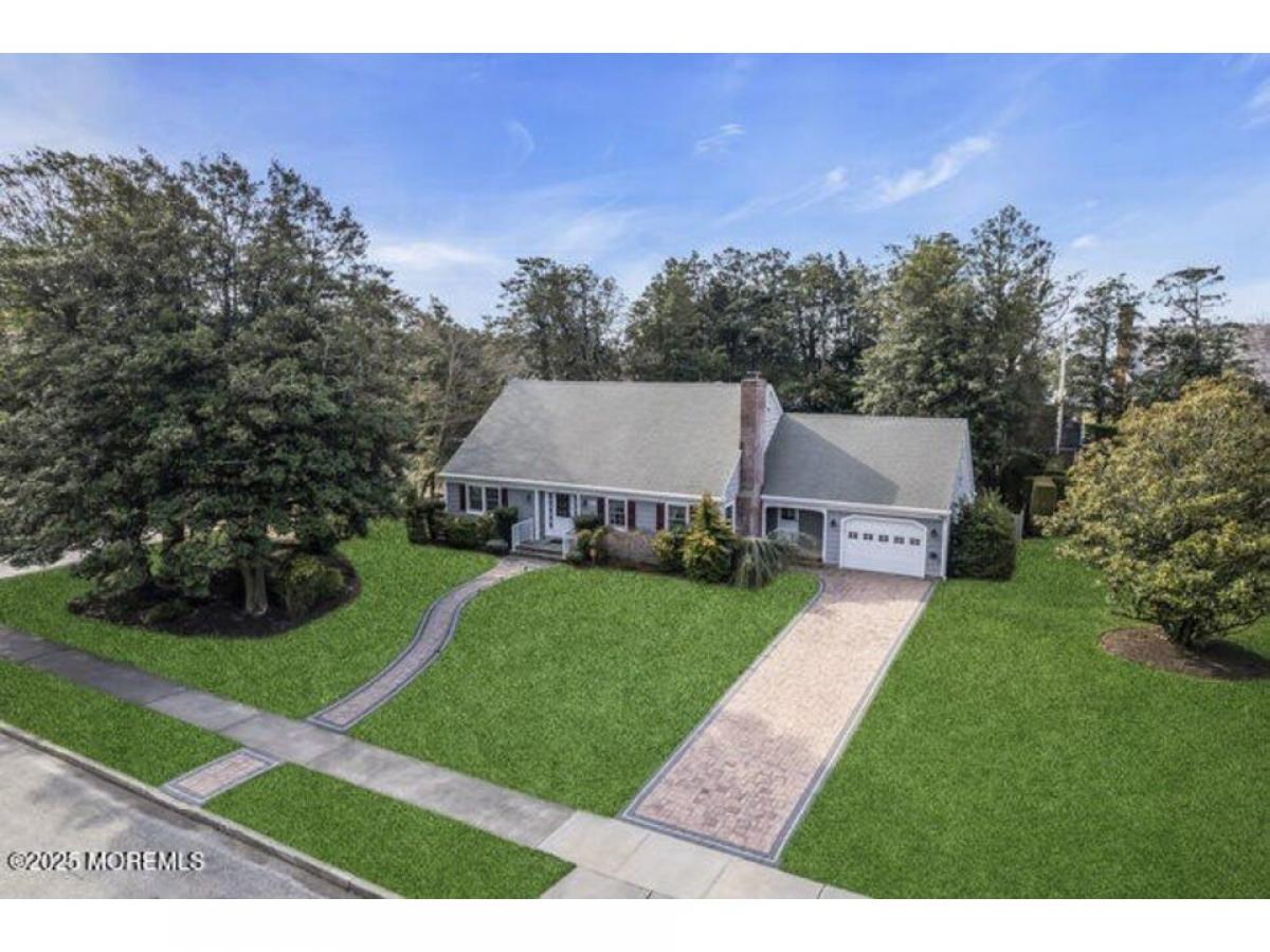 Picture of Home For Sale in Sea Girt, New Jersey, United States