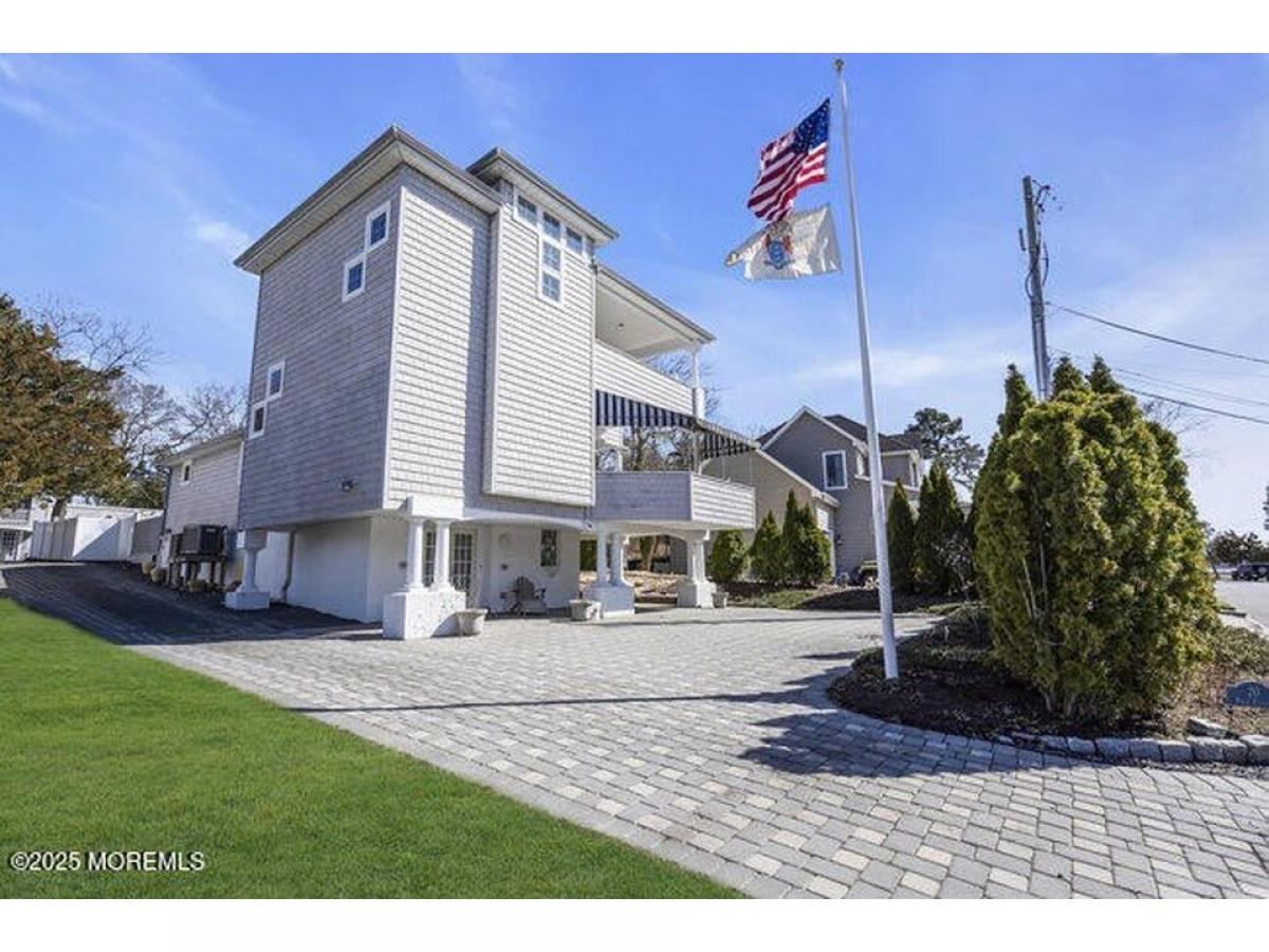 Picture of Home For Sale in Island Heights, New Jersey, United States