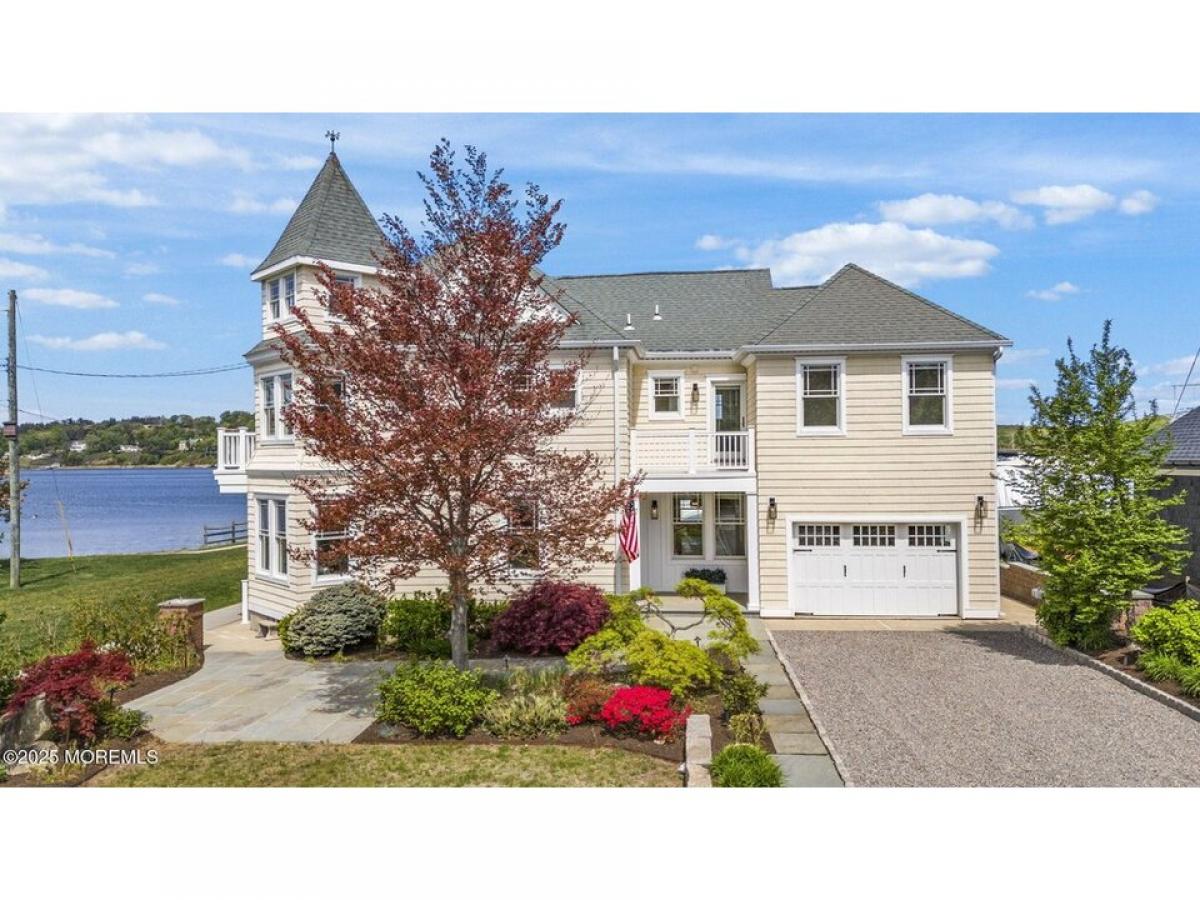 Picture of Home For Sale in Rumson, New Jersey, United States