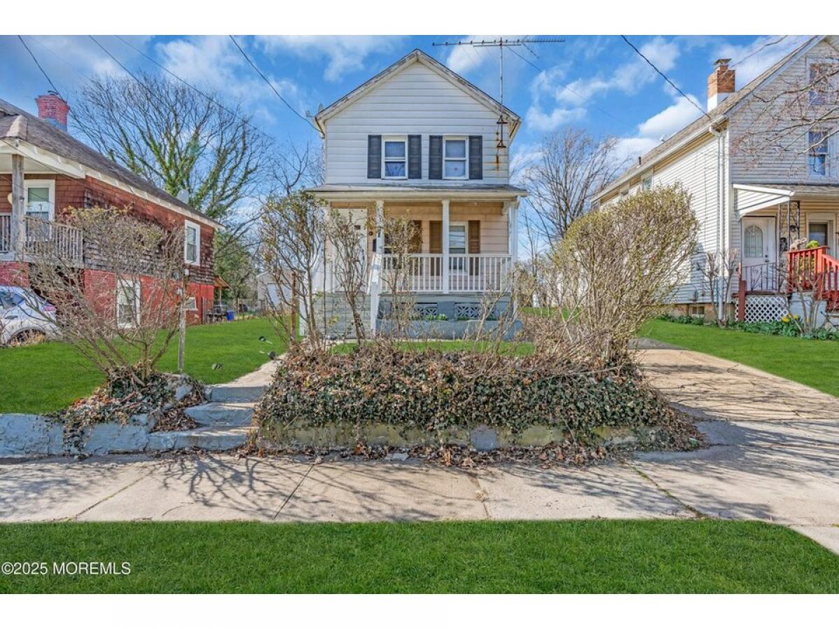 Picture of Home For Sale in Freehold, New Jersey, United States