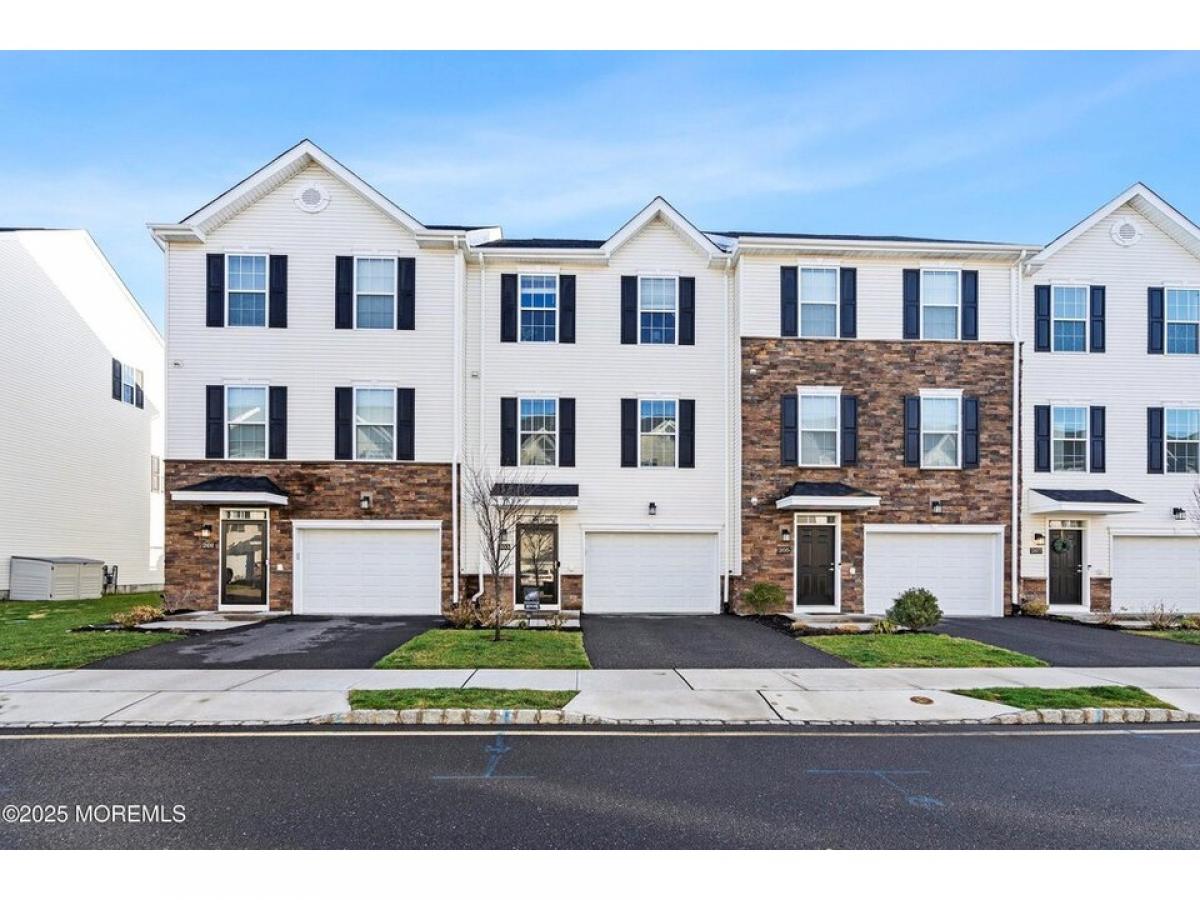 Picture of Home For Sale in Brick, New Jersey, United States