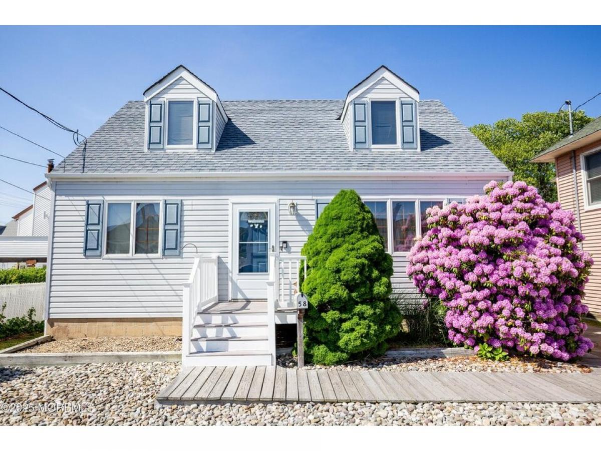 Picture of Home For Sale in Seaside Park, New Jersey, United States