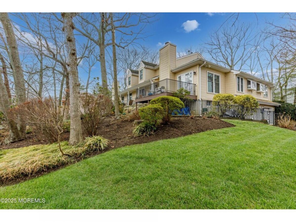 Picture of Home For Sale in Brielle, New Jersey, United States