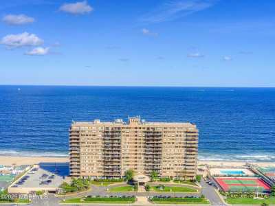Home For Sale in Monmouth Beach, New Jersey