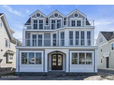 Home For Sale in Spring Lake, New Jersey