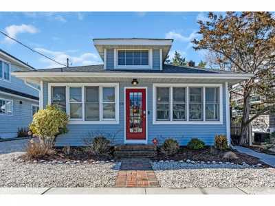 Home For Sale in Mantoloking, New Jersey