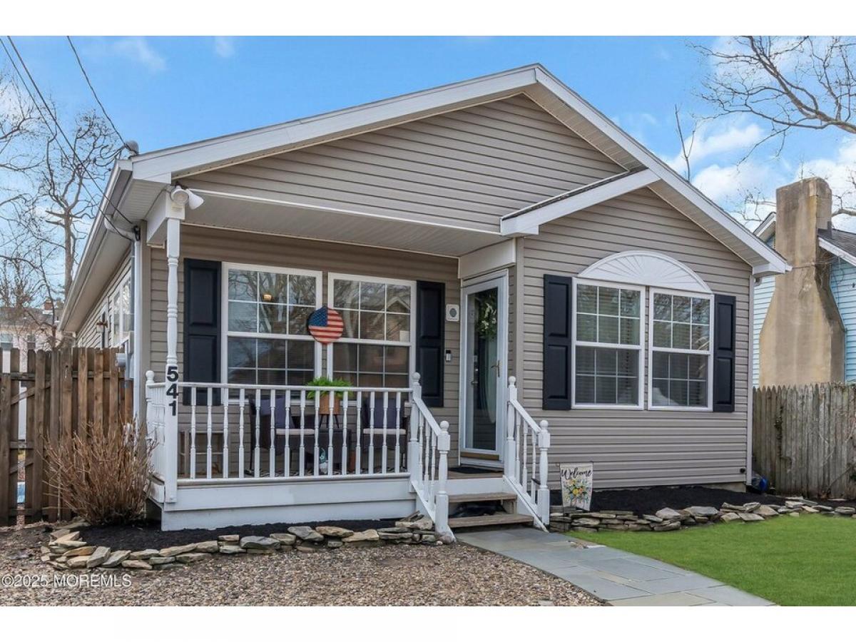 Picture of Home For Sale in Brick, New Jersey, United States