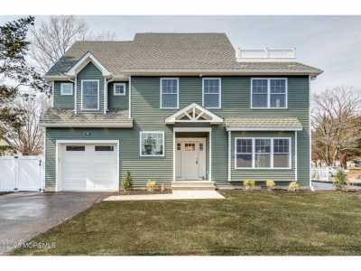 Home For Sale in Toms River, New Jersey