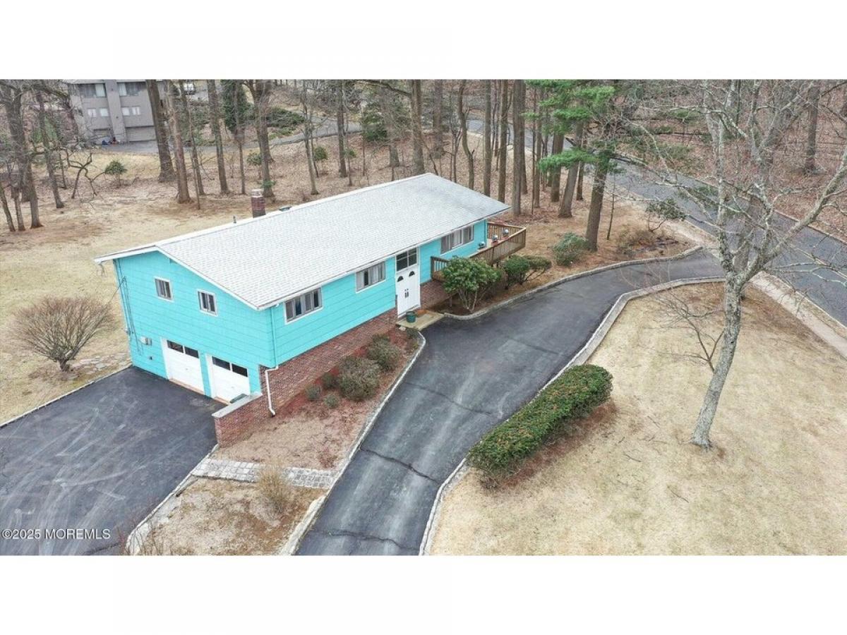 Picture of Home For Sale in Holmdel, New Jersey, United States