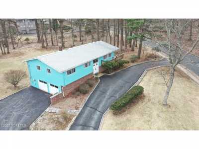 Home For Sale in Holmdel, New Jersey