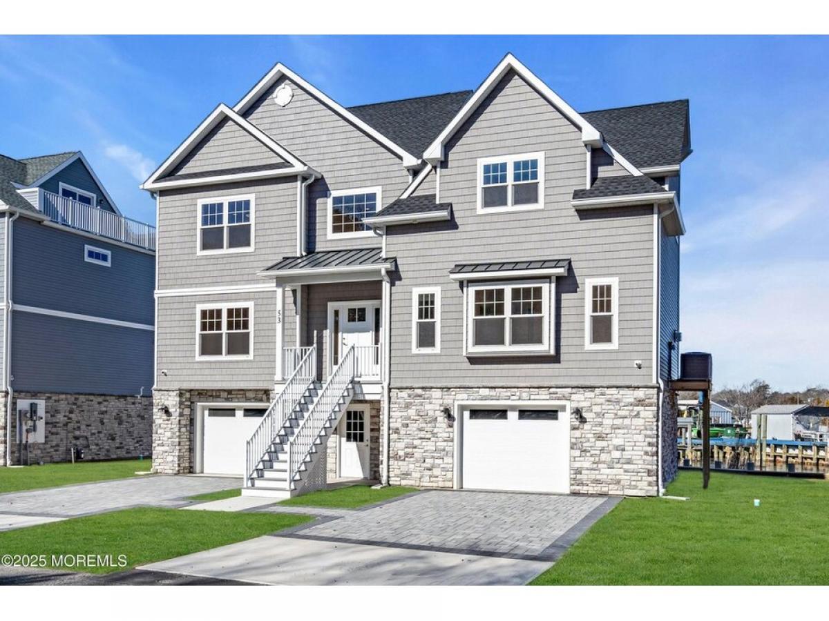 Picture of Home For Sale in Waretown, New Jersey, United States